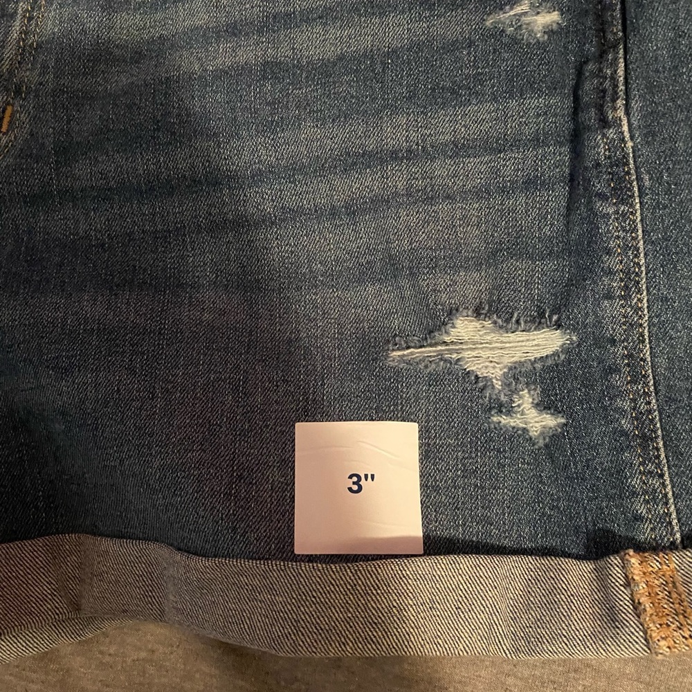 Old Navy Jean Shorts NWT - Picture 2 of 5